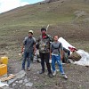 Junge, tadschikische Hirten, mit denen ich vor dem Aufstieg zum Laudan Pass Tee getrunken habe. Sie bleiben den ganzen Sommer mit ihren Herden in den Bergen, was vermutlich sehr langweilig ist, so dass ich für sie eine willkommene Abwechslung war.